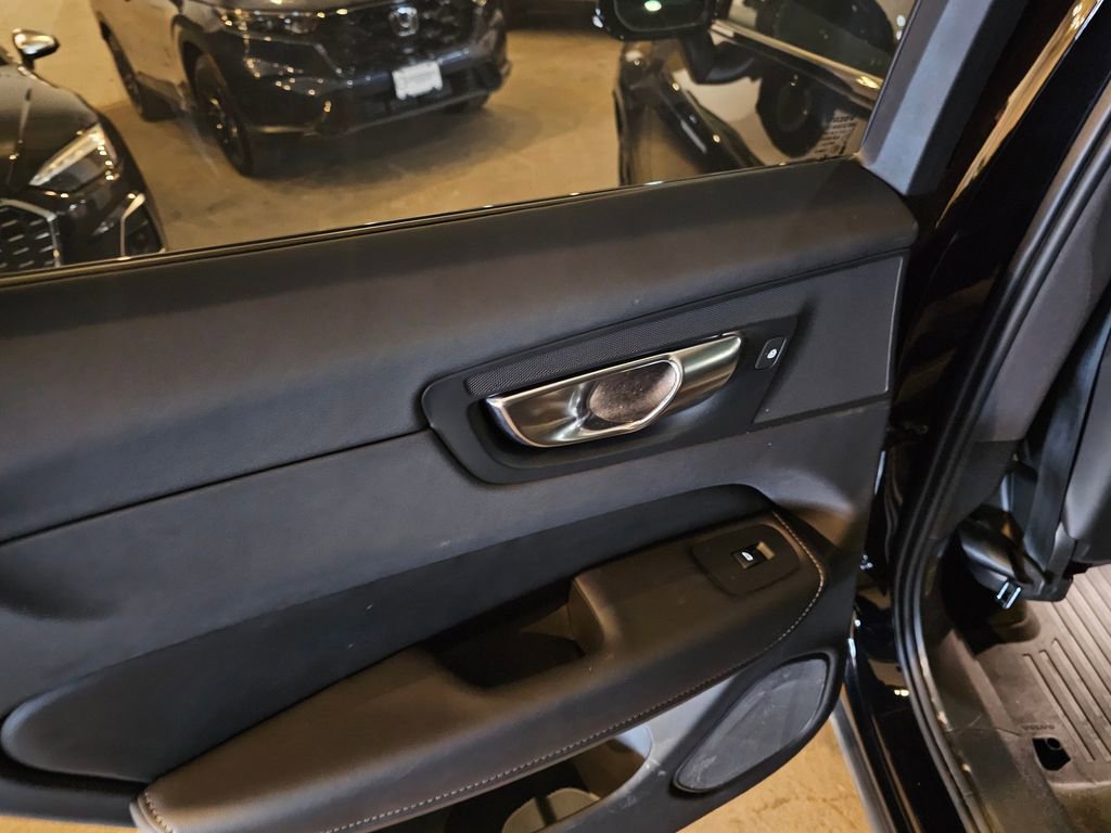 Certified 2025 Volvo XC60 B5 Ultra image 14