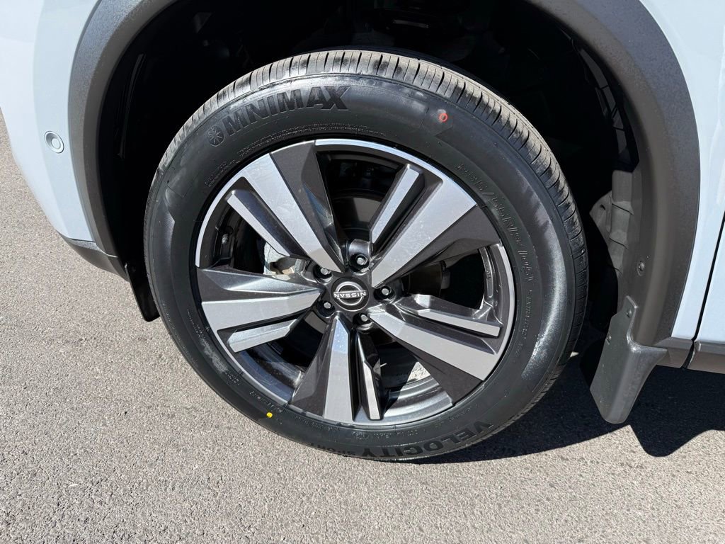 Used 2023 Nissan Rogue Platinum w/ Platinum Premium Package image 8