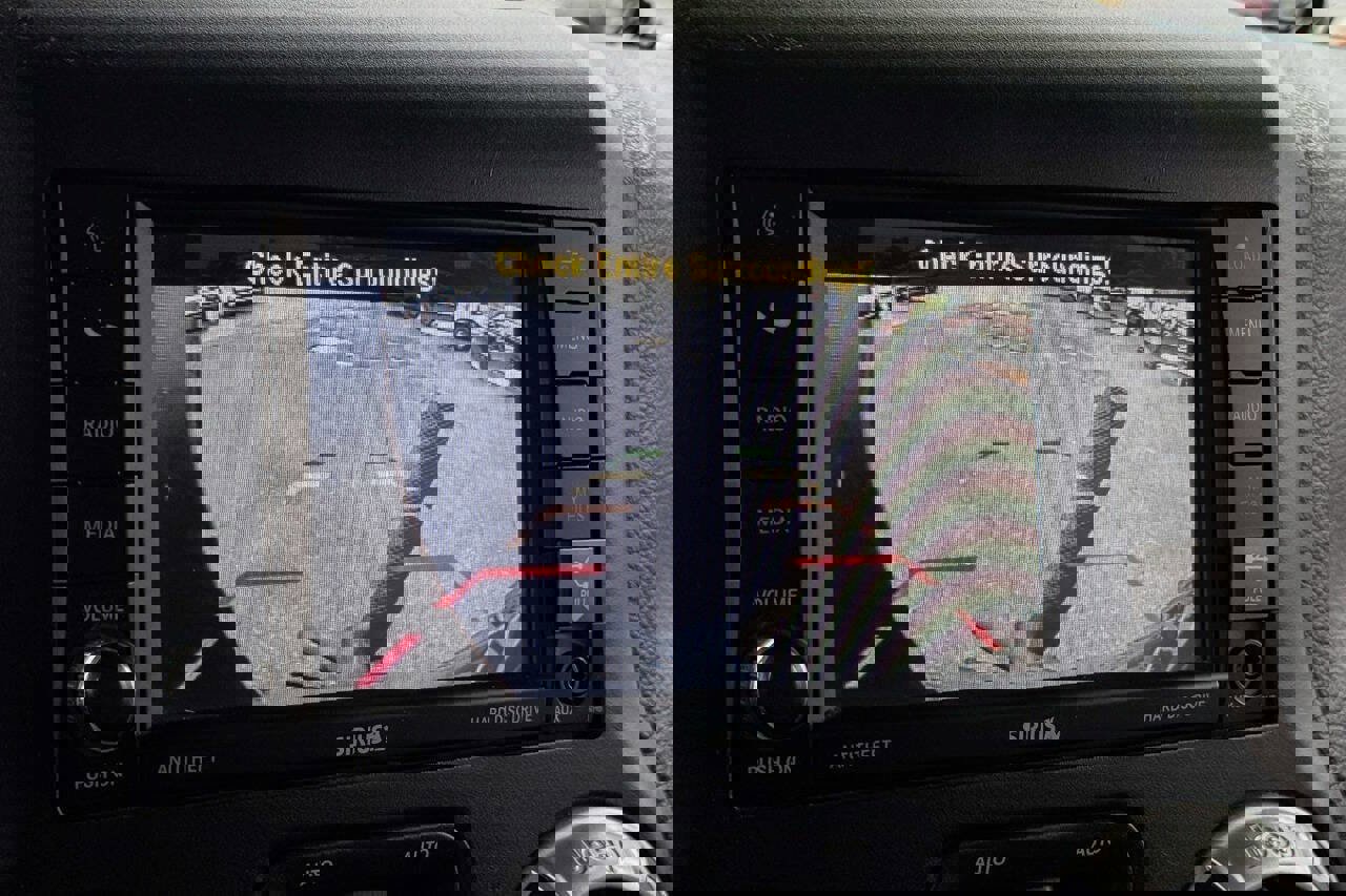 Used 2015 Jeep Wrangler Unlimited Sahara w/ Connectivity Group image 19