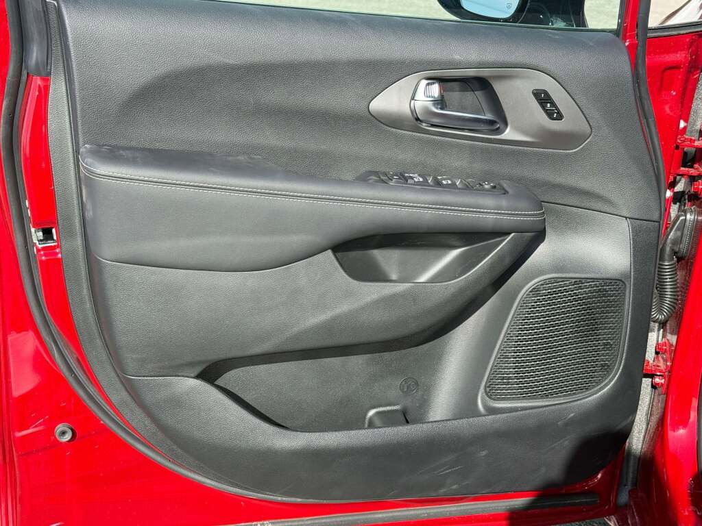 New 2026 Chrysler Pacifica Select image 28