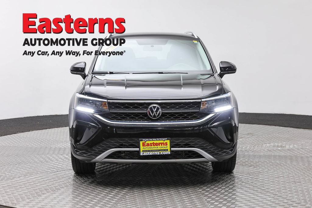 Used 2022 Volkswagen Taos SE AWD/4WD image 2