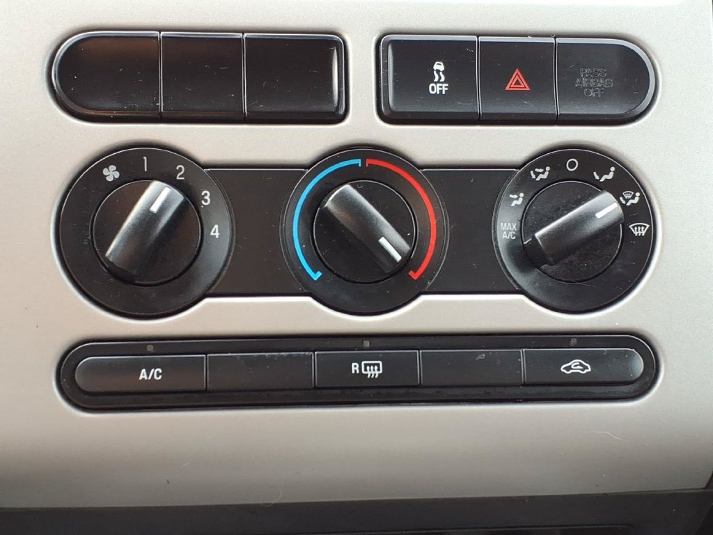 Used 2010 Ford Edge SE FWD image 17