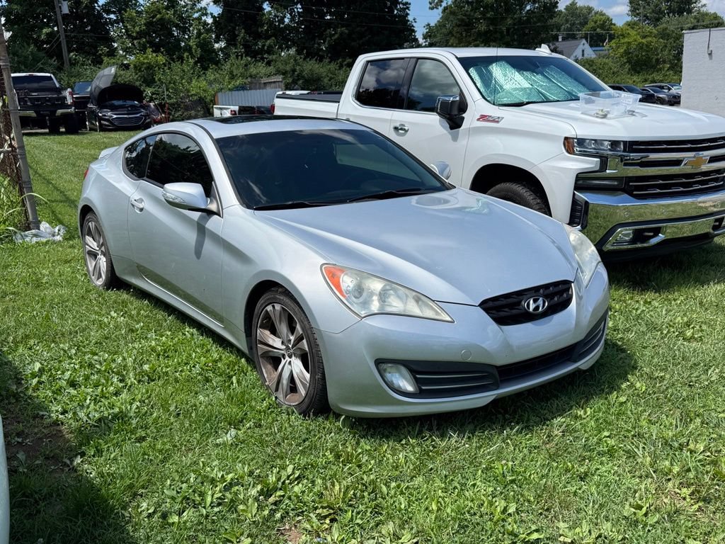 Used 2011 Hyundai Genesis 3.8 RWD image 4
