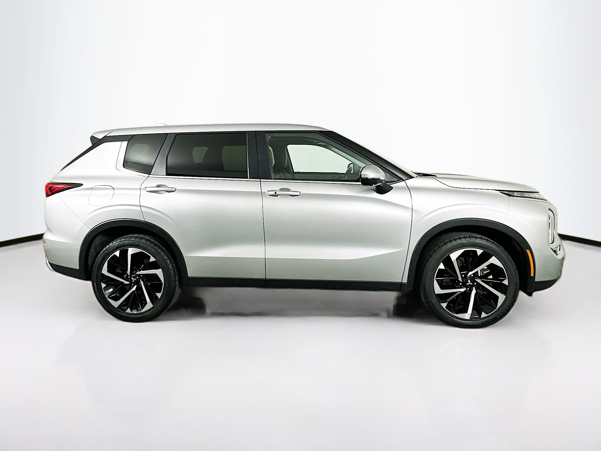 Used 2024 Mitsubishi Outlander SE AWD/4WD image 10