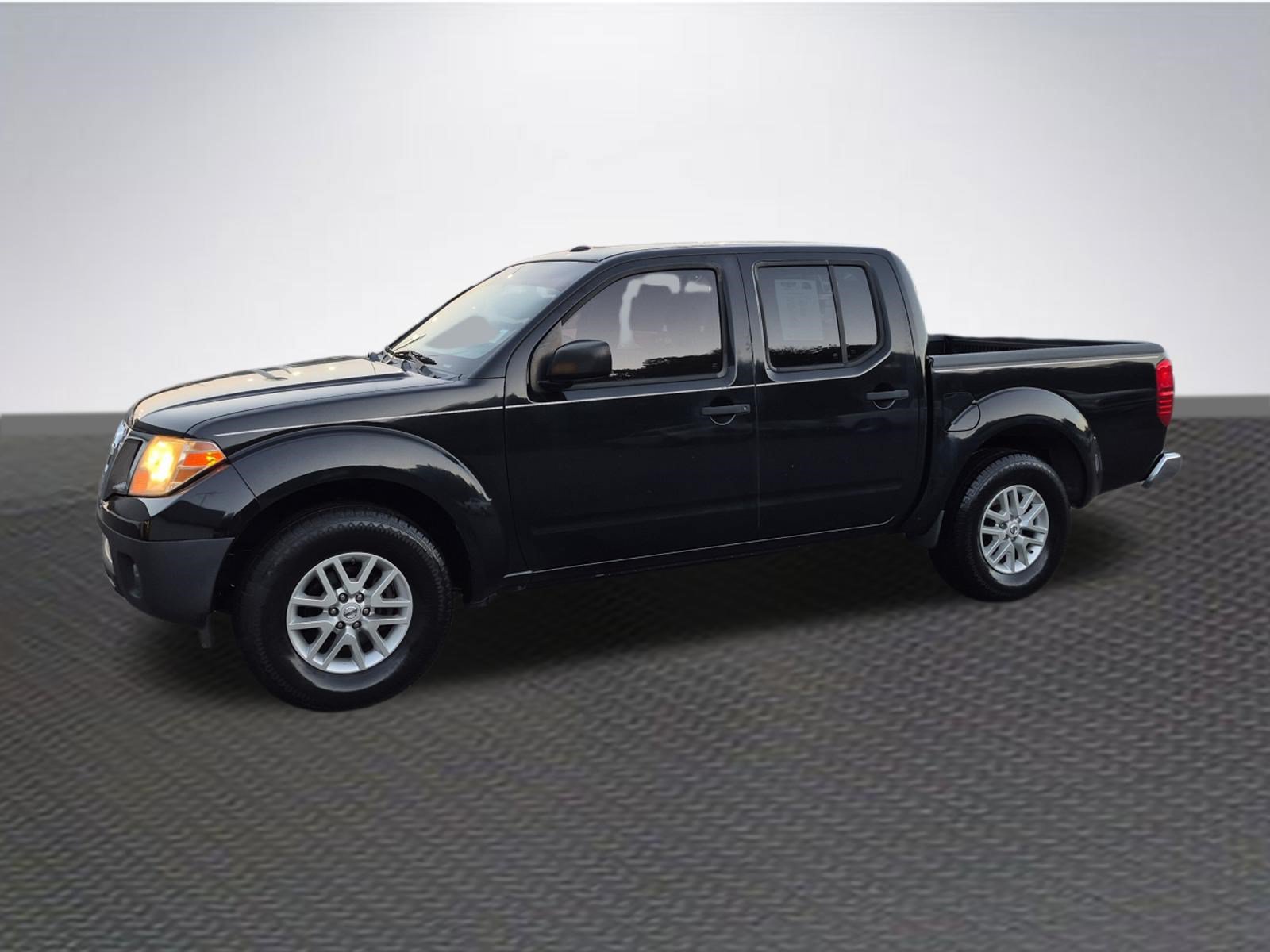Used 2016 Nissan Frontier SV RWD image 2
