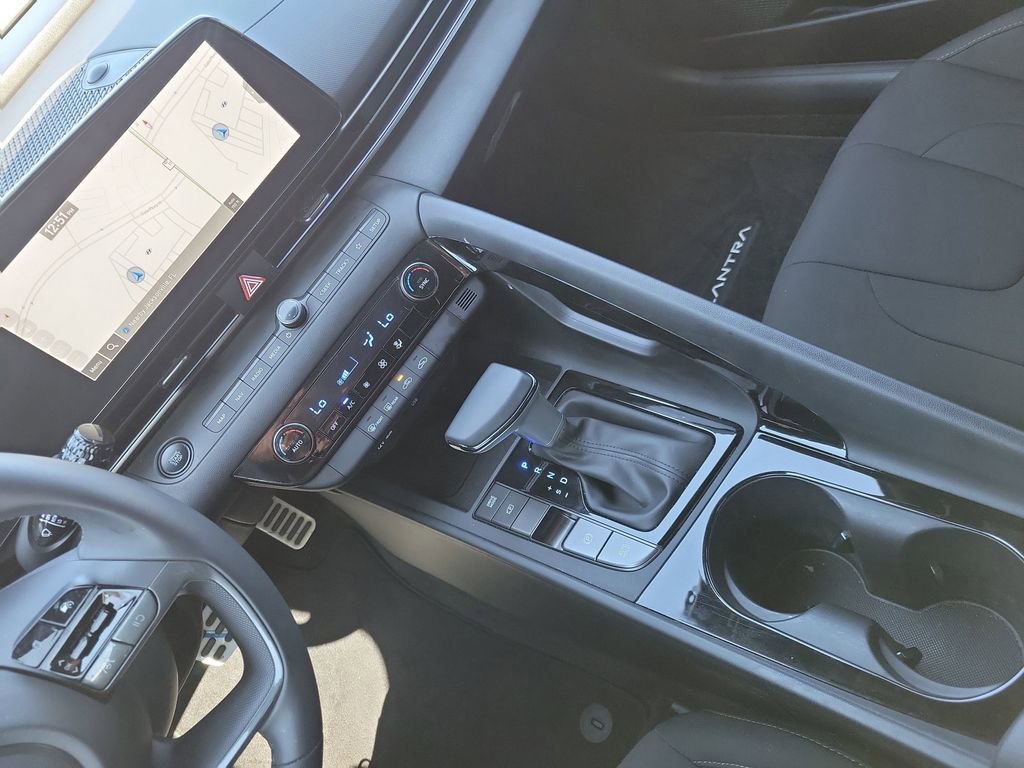 Certified 2025 Hyundai Elantra SEL image 26