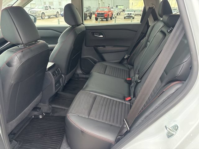 Used 2025 Nissan Rogue SV AWD/4WD image 24