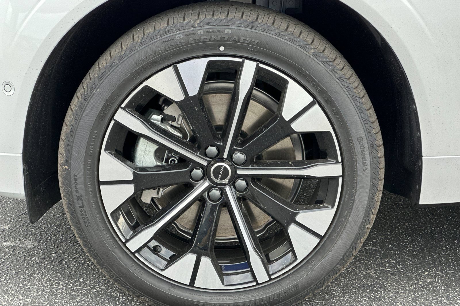 New 2026 Volvo XC60 T8 Plus w/ Protection Package Premier AWD/4WD image 26