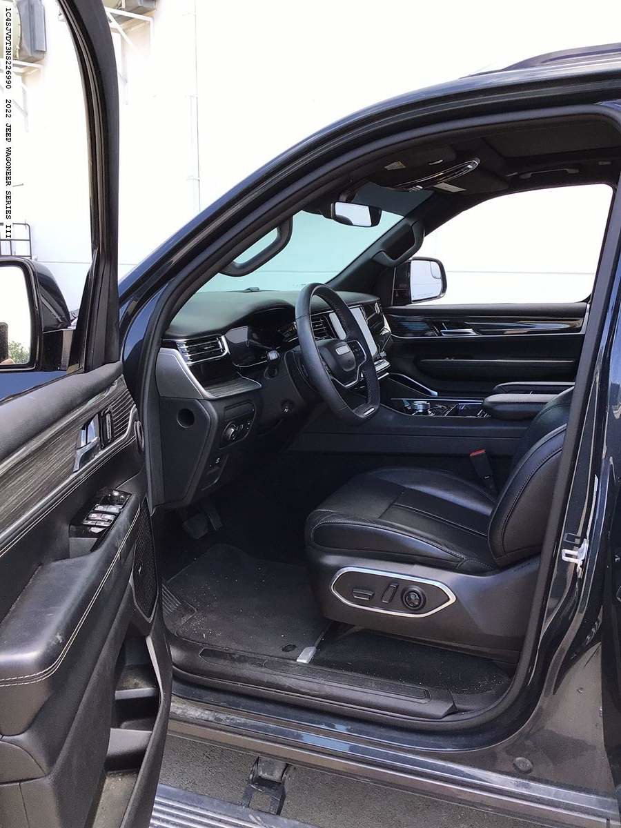 Used 2022 Jeep Wagoneer Series III w/ Premium Group I AWD/4WD image 13