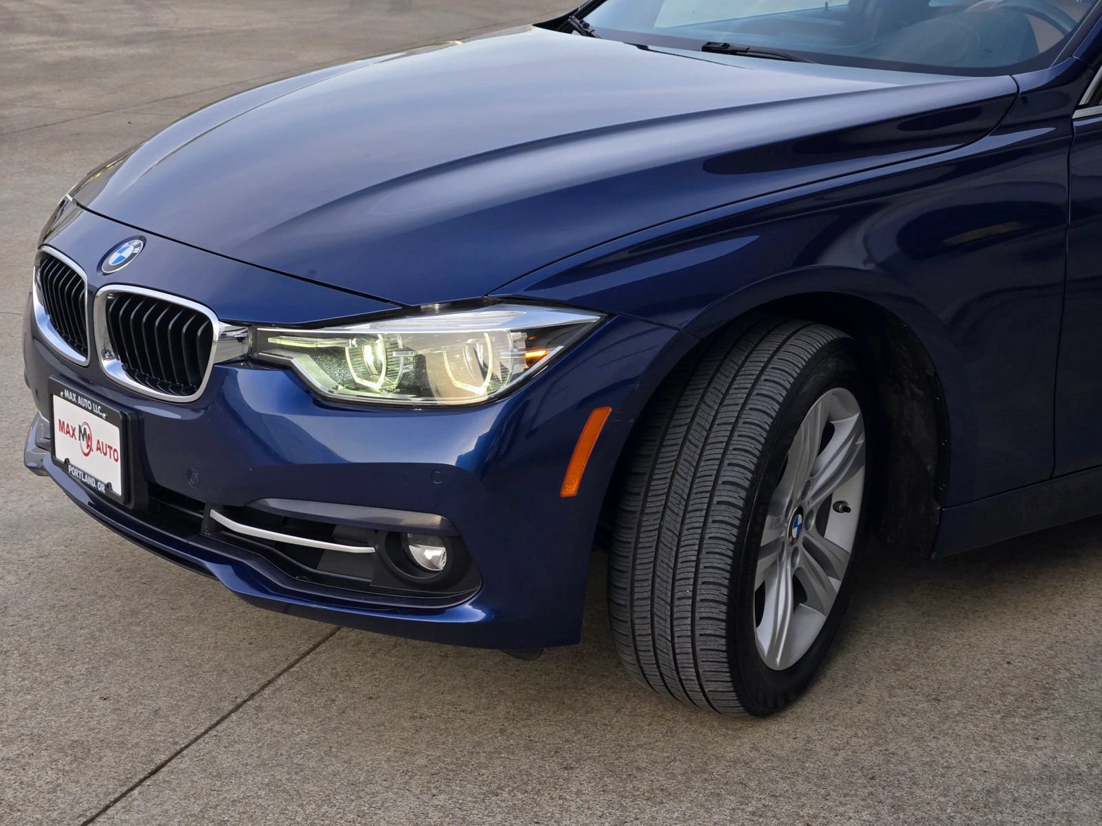 Used 2018 BMW 330i xDrive Sedan w/ Premium Package AWD/4WD image 39