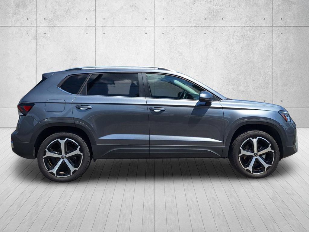 Used 2025 Volkswagen Taos SEL AWD/4WD image 4