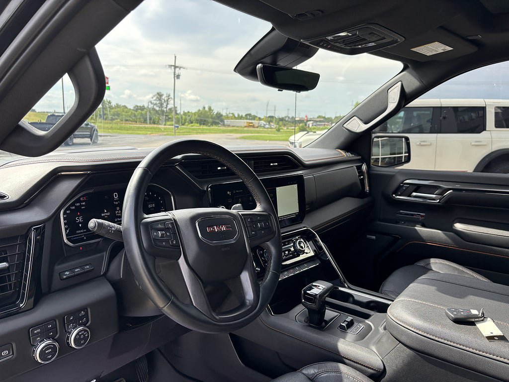 Used 2024 GMC Sierra 1500 AT4 w/ Technology Package AWD/4WD image 11