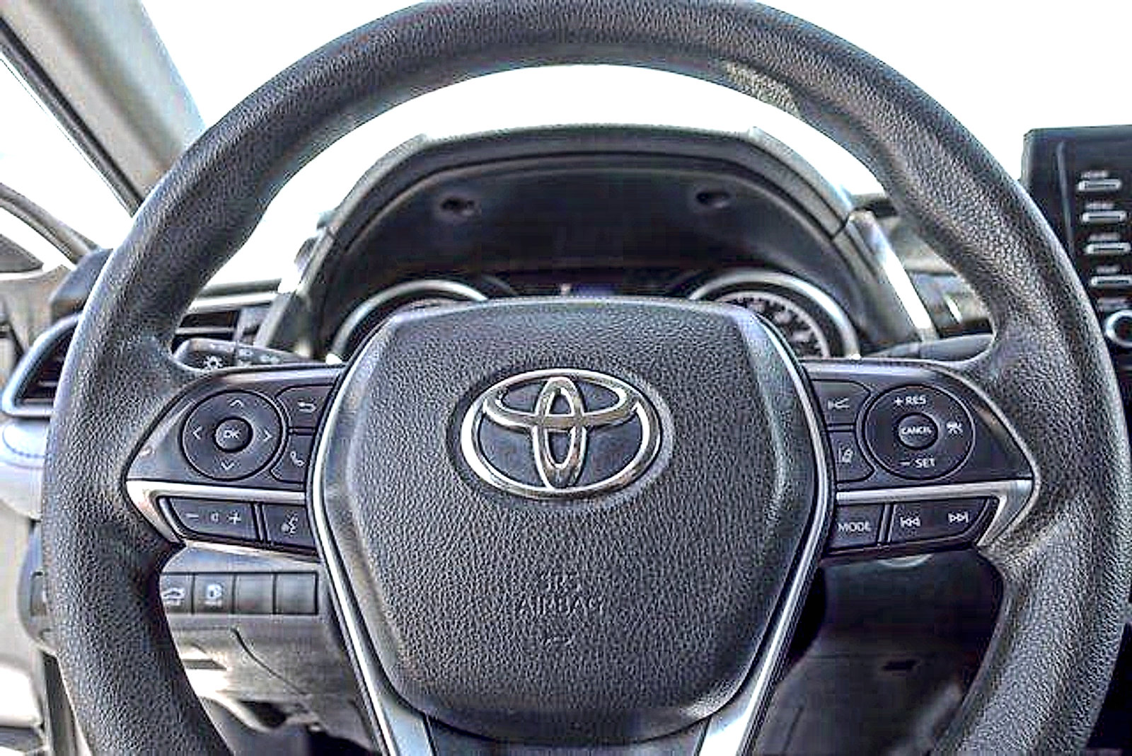 Used 2021 Toyota Camry LE w/ Convenience Package FWD image 14