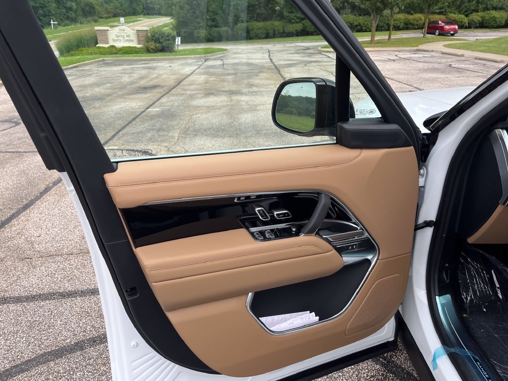 New 2026 Land Rover Range Rover Long Wheelbase SE AWD/4WD image 10