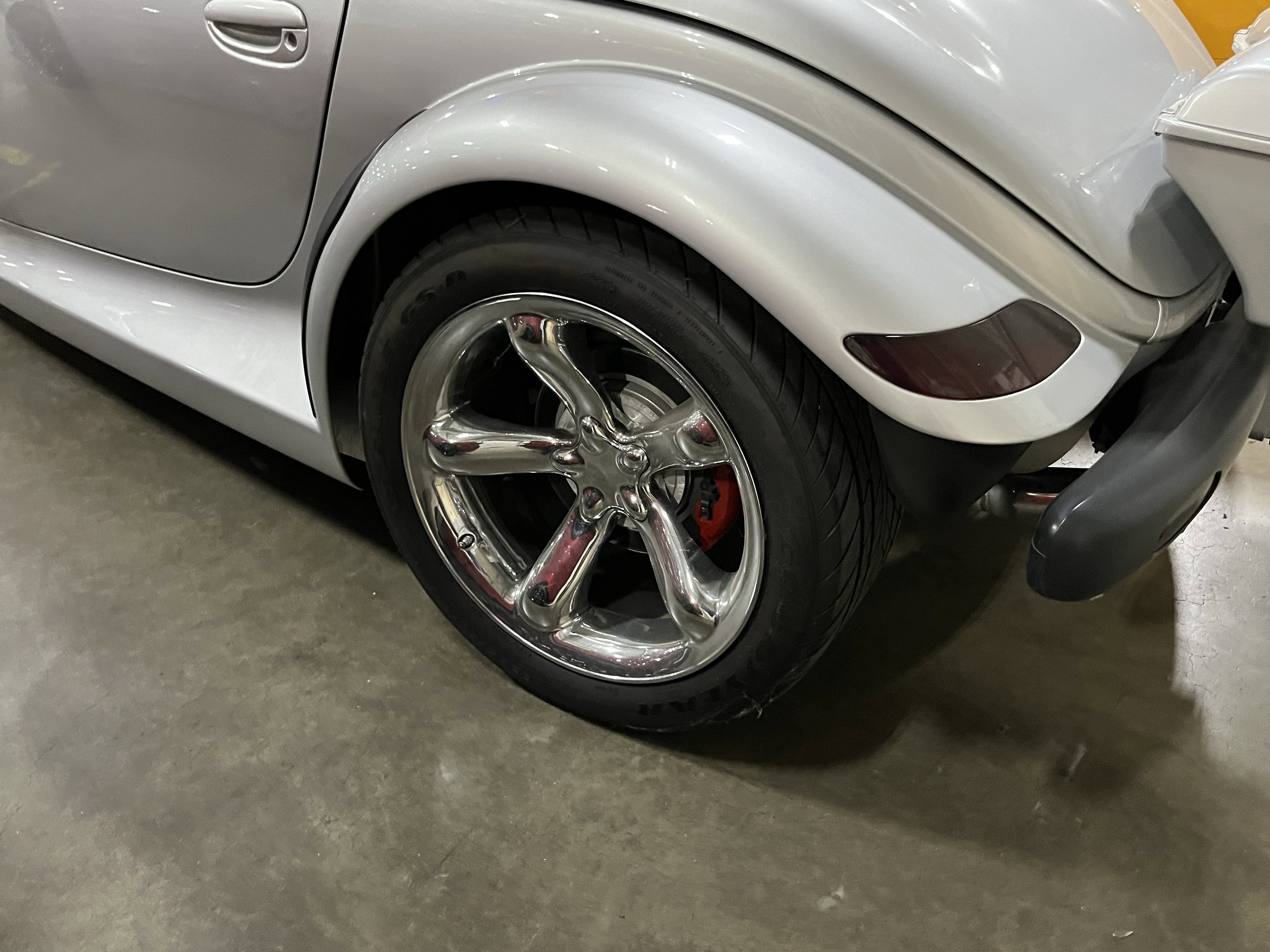Used 2001 Chrysler Prowler RWD image 16