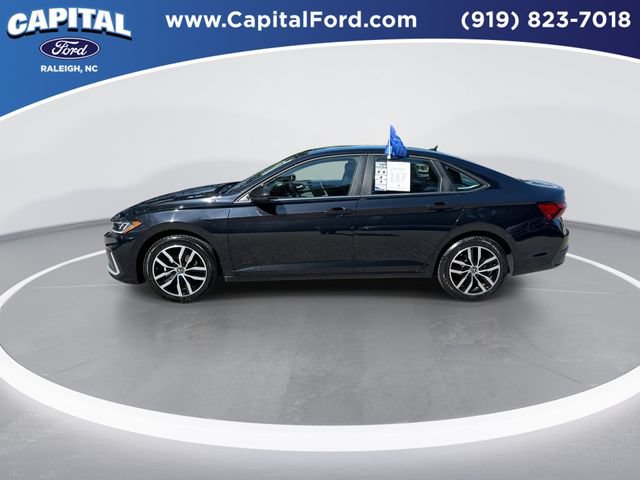 Used 2025 Volkswagen Jetta SE FWD image 5