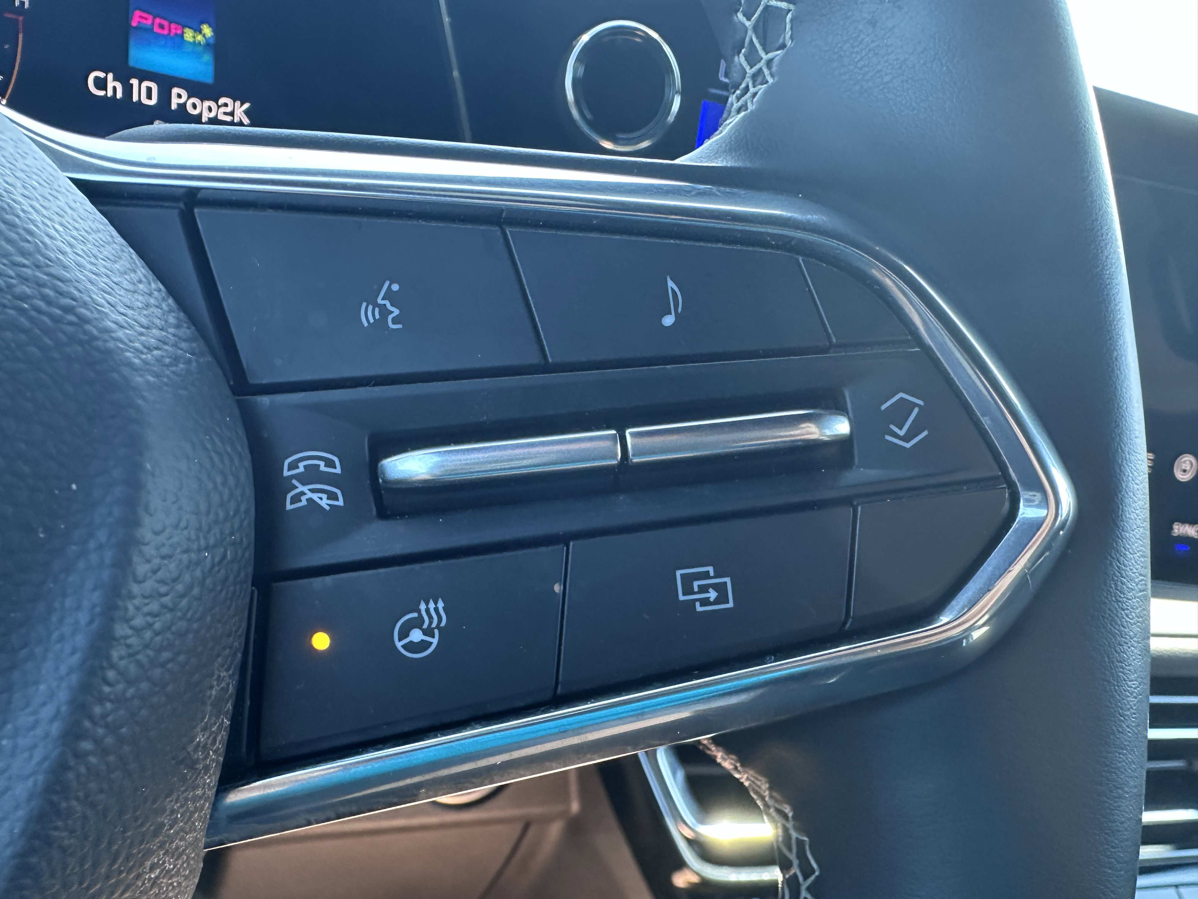 Used 2025 Chevrolet Traverse LT image 20