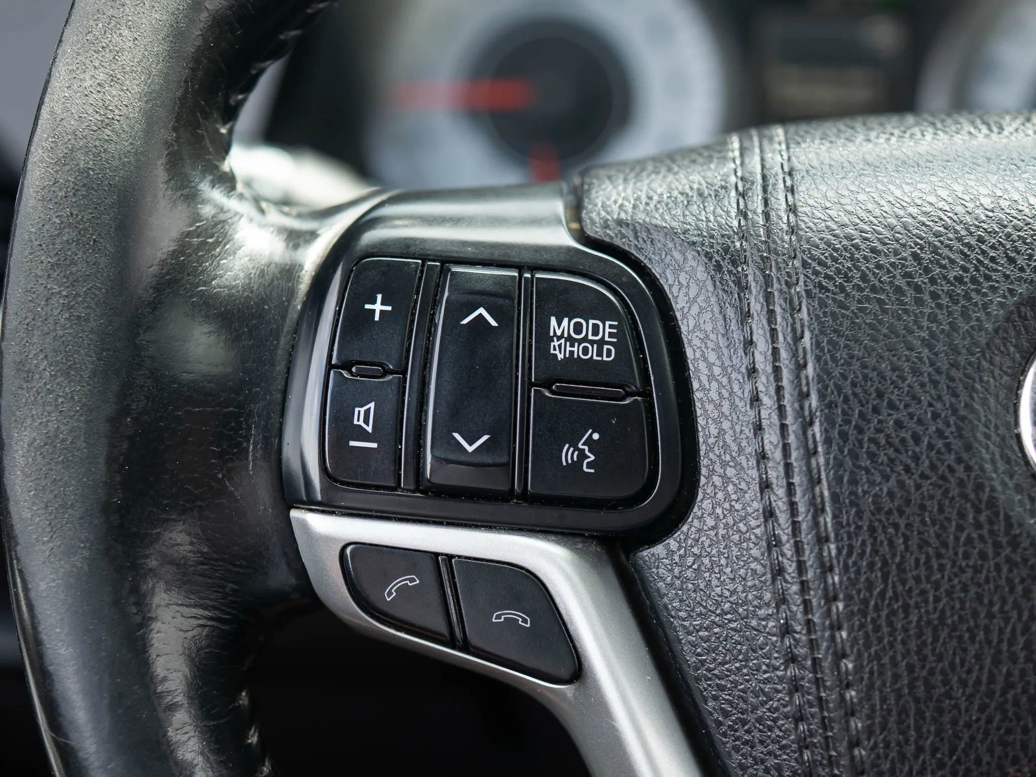 Used 2018 Toyota Sienna SE image 38