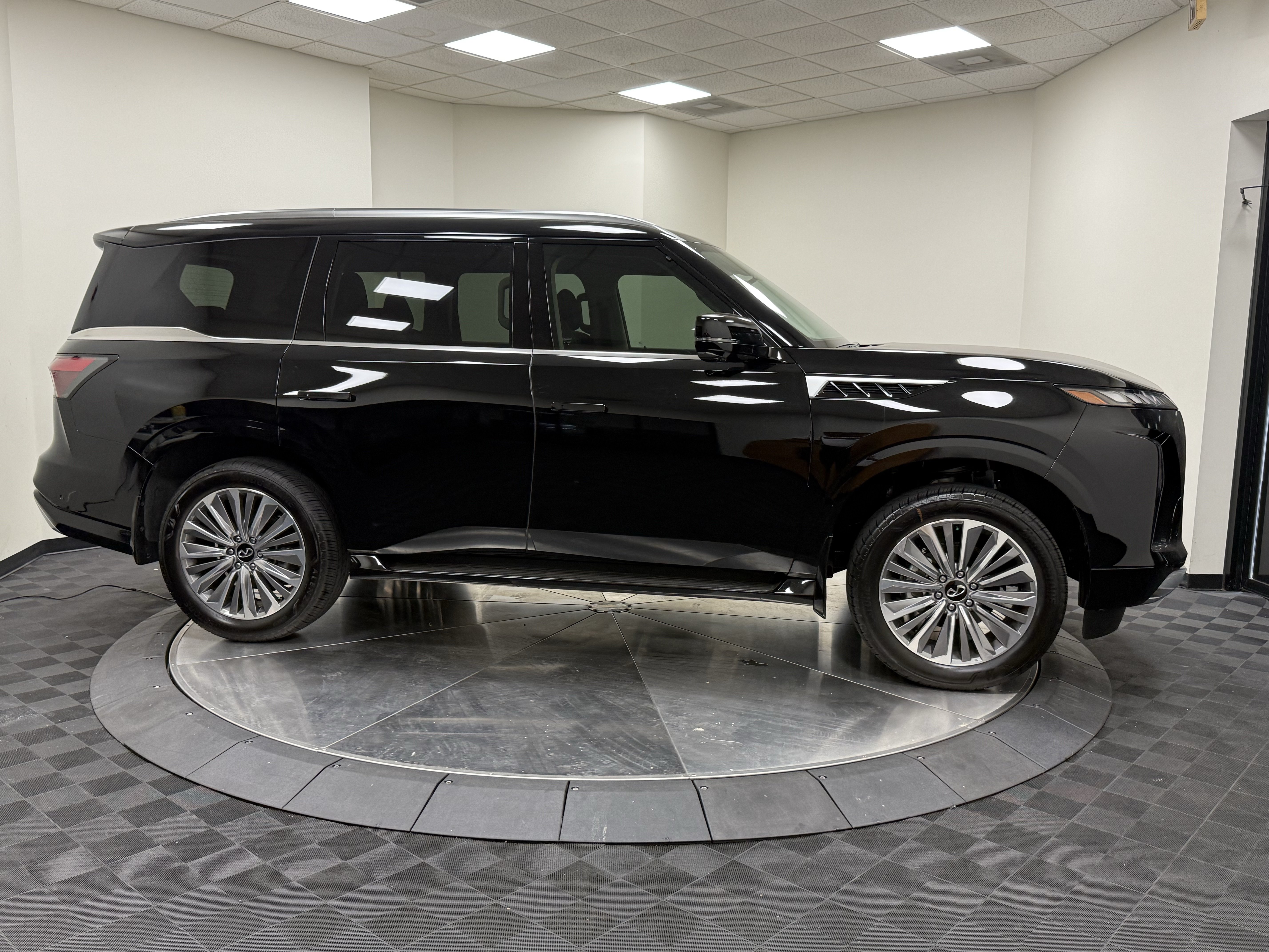 Certified 2026 INFINITI QX80 Luxe w/ Cargo Package RWD image 8