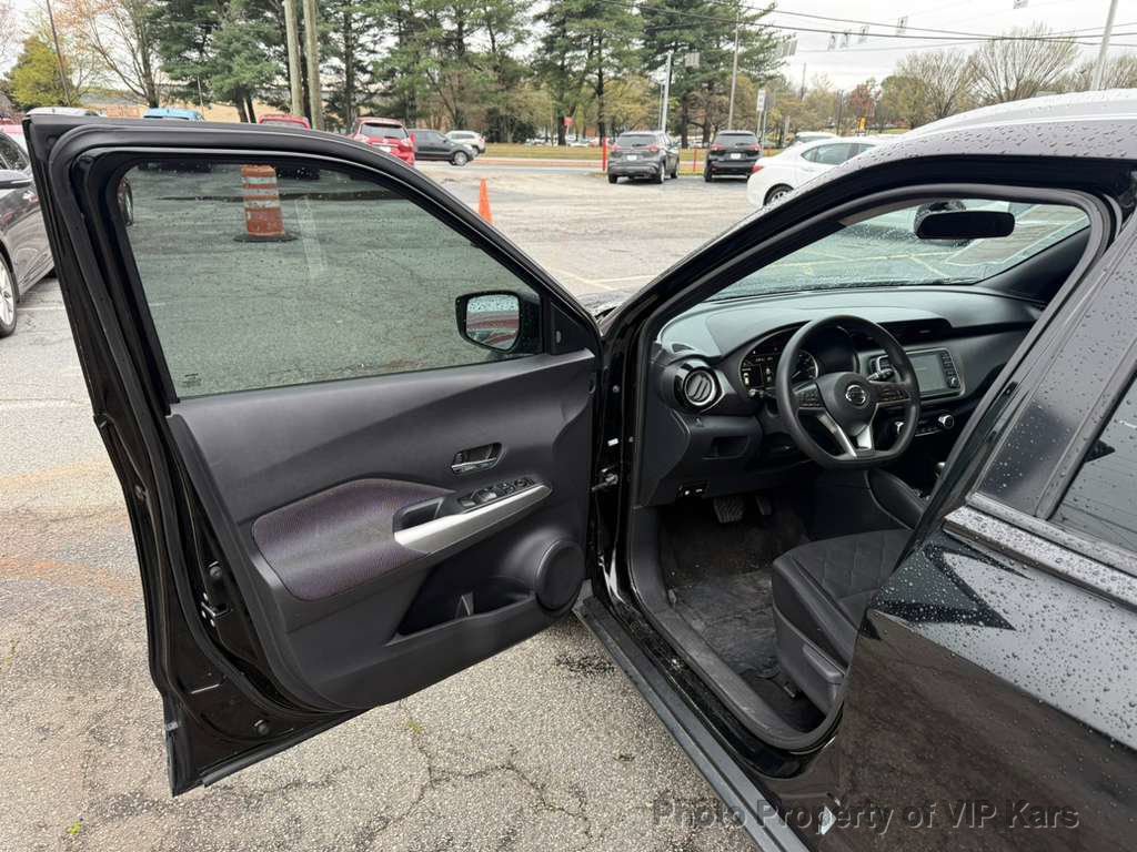 Used 2019 Nissan Kicks SV FWD image 9