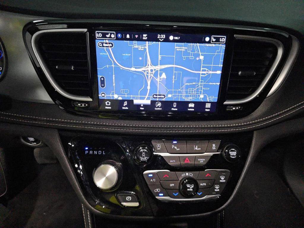 Used 2026 Chrysler Pacifica Limited w/ S Appearance Package image 6