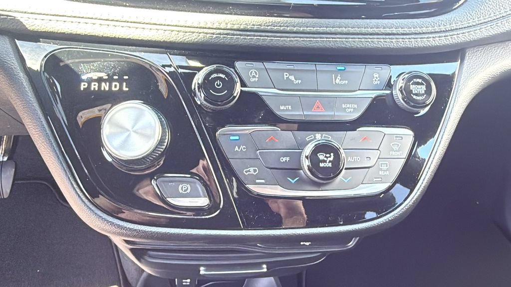 New 2027 Chrysler Pacifica Select AWD/4WD image 16