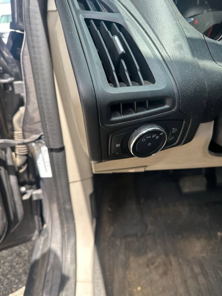 Used 2012 Ford Focus SE FWD image 9