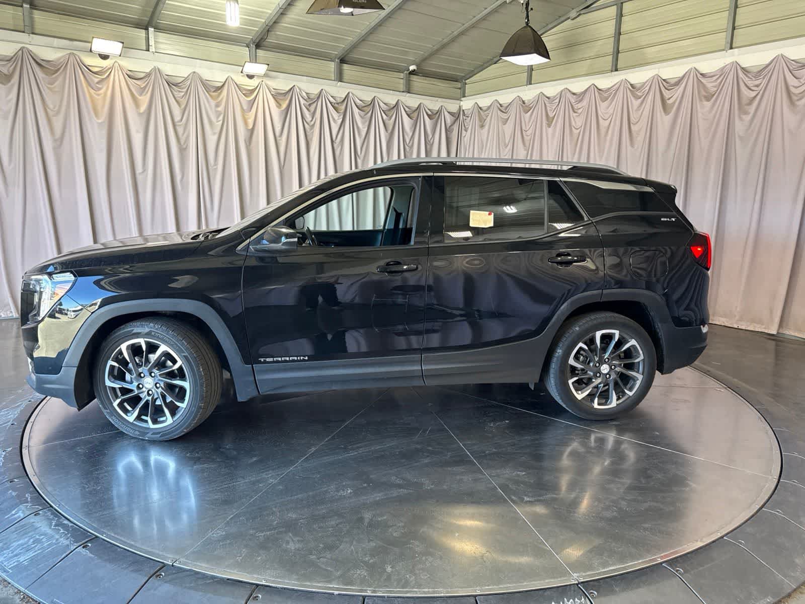 Used 2022 GMC Terrain SLT w/ Infotainment Package II FWD image 8