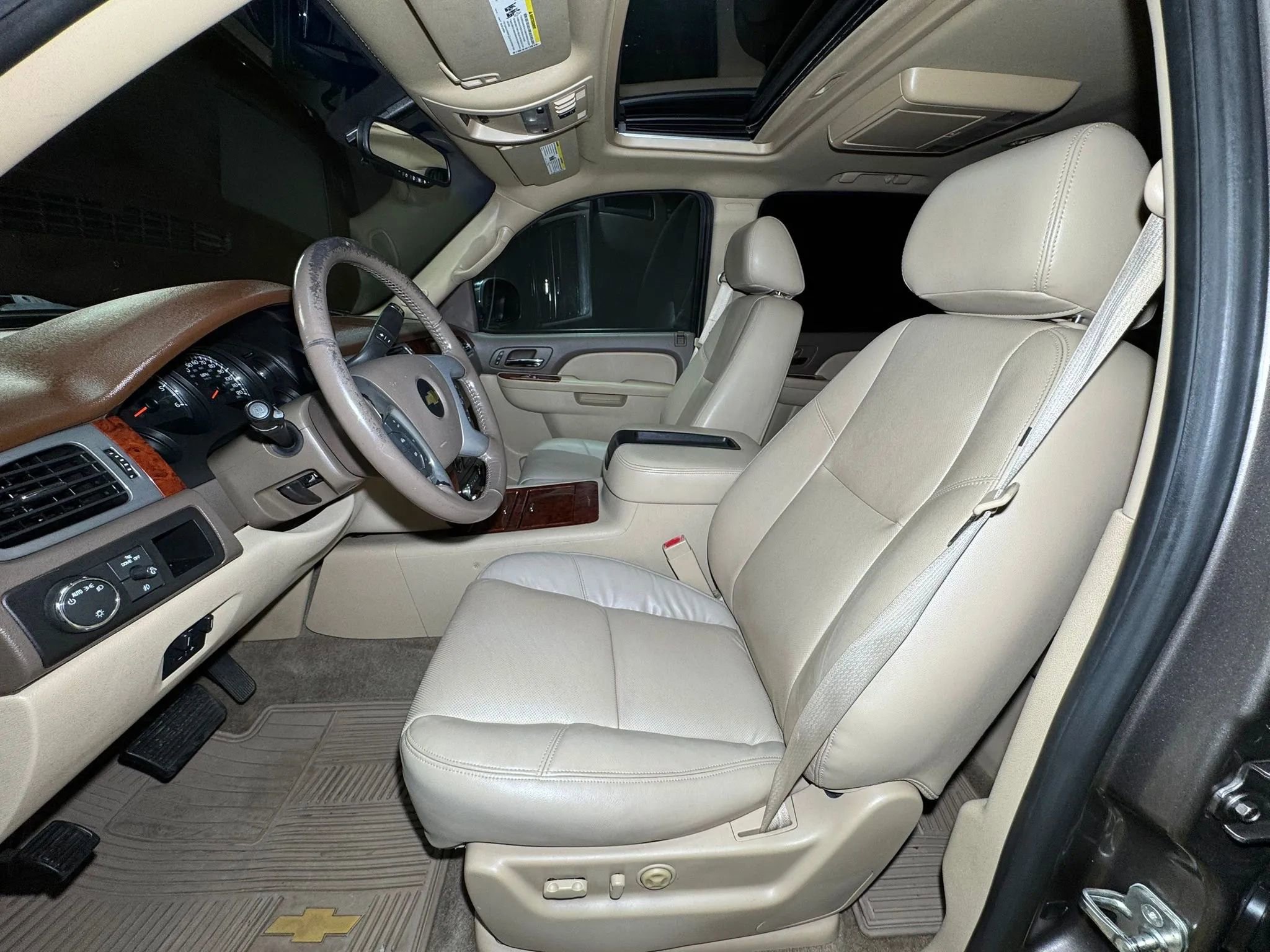 Used 2012 Chevrolet Suburban LTZ image 10