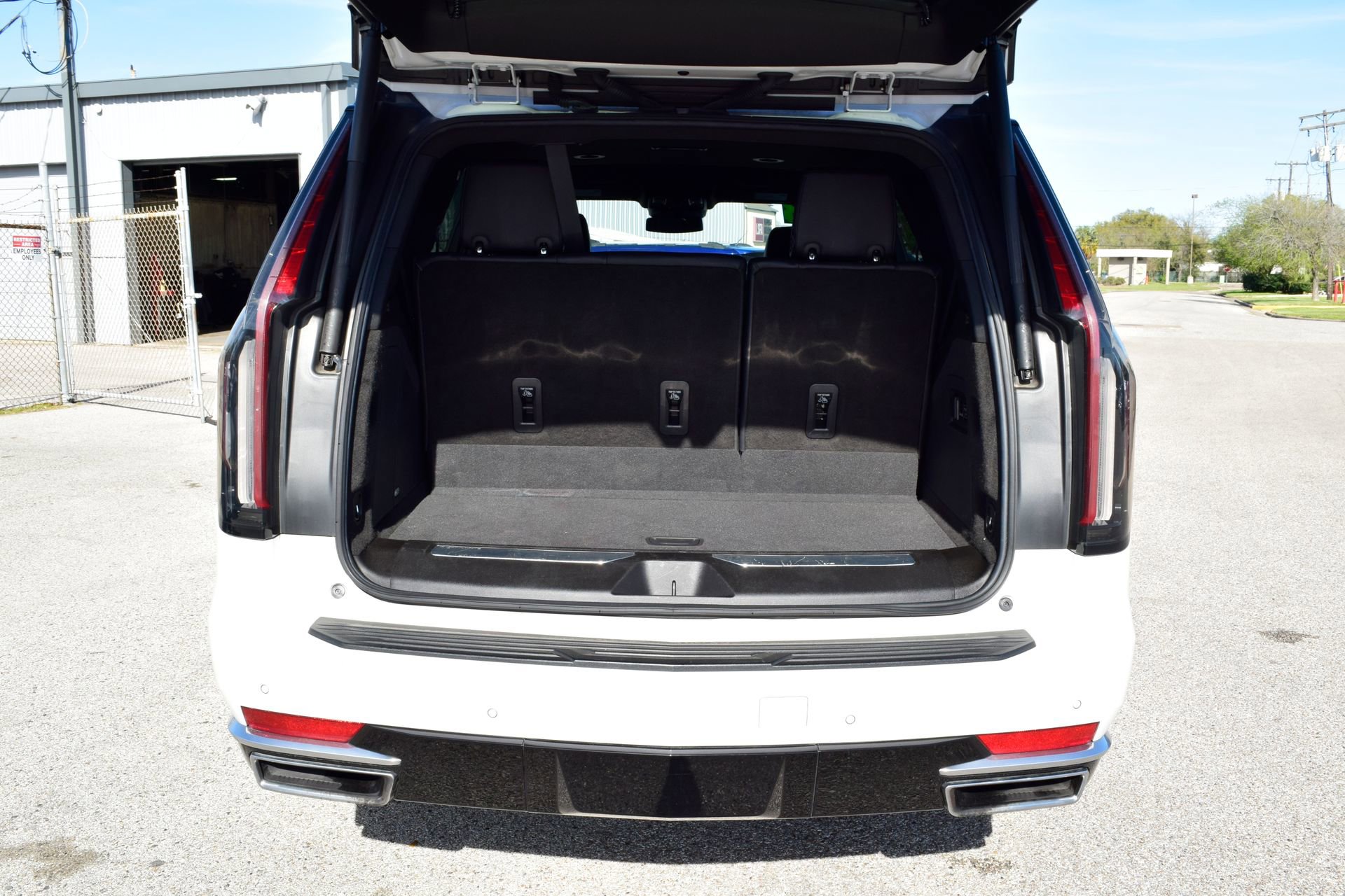 Used 2023 Cadillac Escalade Luxury image 22