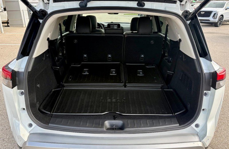 Used 2025 Nissan Pathfinder Platinum w/ Cargo Package FWD image 6