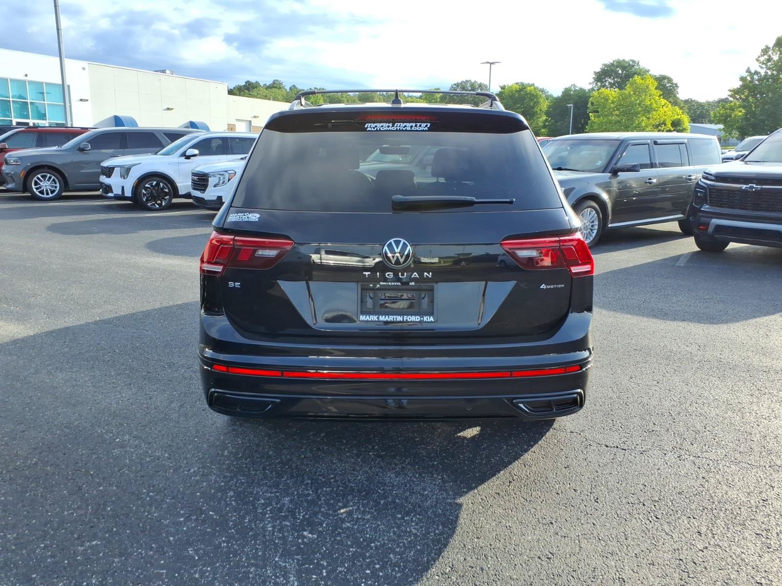 Used 2024 Volkswagen Tiguan SE R-Line AWD/4WD image 4