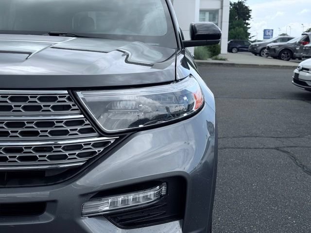Used 2022 Ford Explorer Limited AWD/4WD image 3