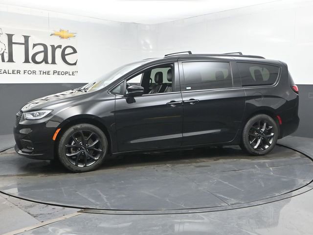 Used 2023 Chrysler Pacifica Touring-L w/ S Appearance Package FWD image 32