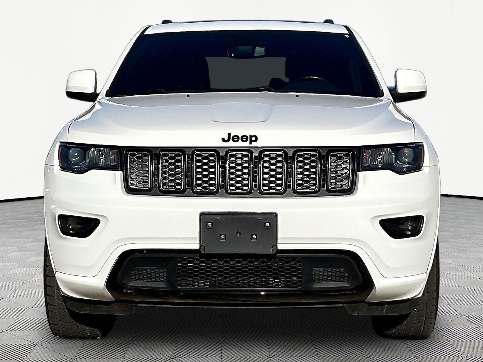 Used 2021 Jeep Grand Cherokee Altitude AWD/4WD image 2