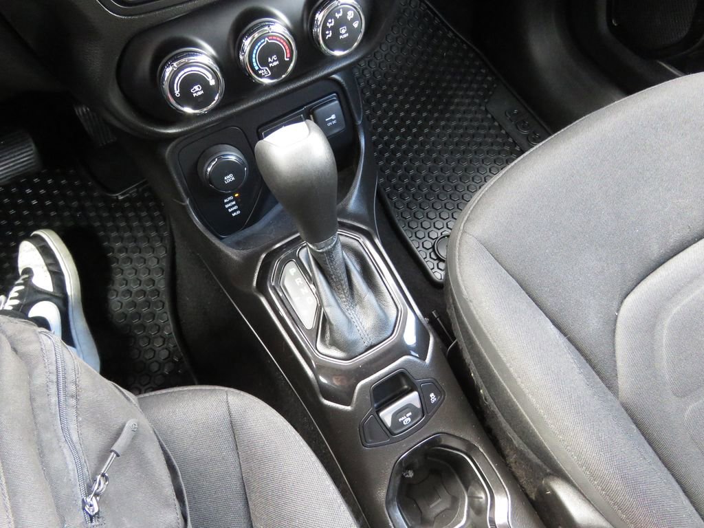 Used 2017 Jeep Renegade Altitude image 23