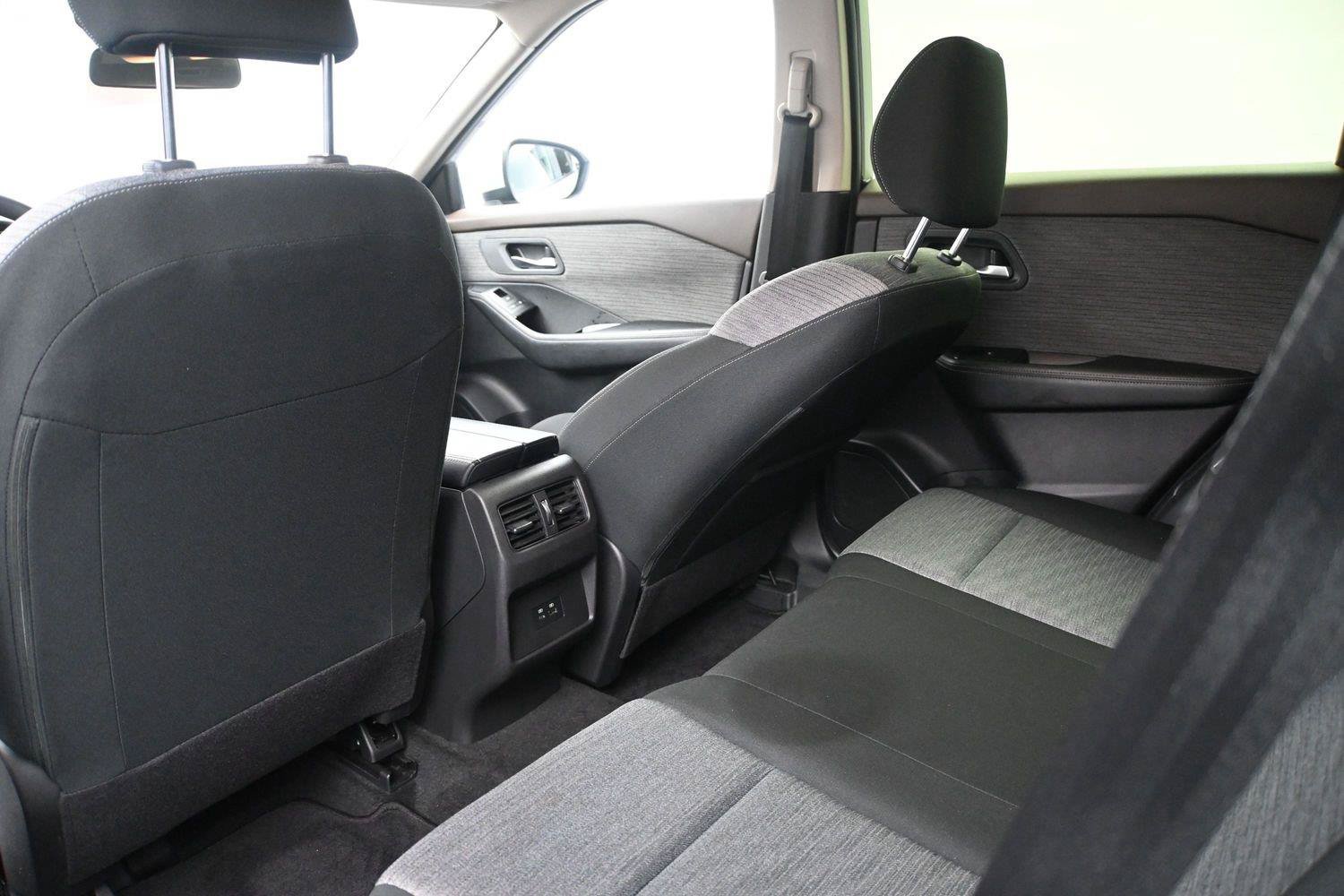 Used 2023 Nissan Rogue SV AWD/4WD image 10
