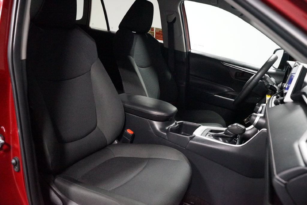 Certified 2025 Toyota RAV4 LE FWD image 27