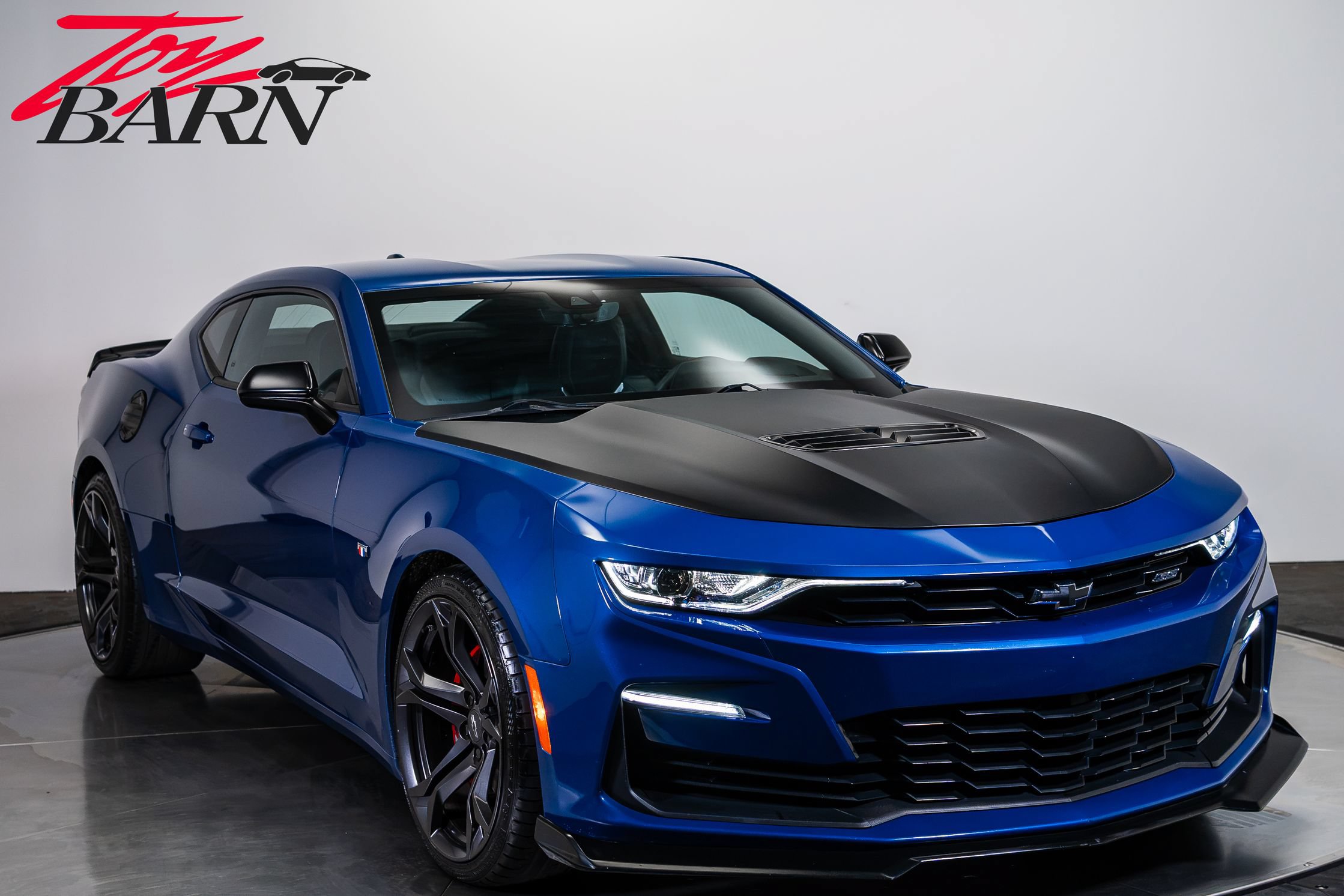 Used 2021 Chevrolet Camaro SS RWD image 7