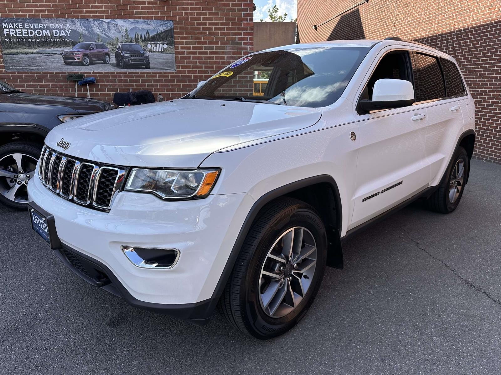 Used 2020 Jeep Grand Cherokee Laredo w/ Quick Order Package 2BN North AWD/4WD image 8