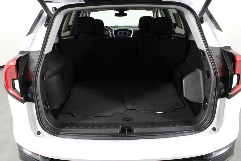 Used 2023 GMC Terrain SLE w/ Driver Convenience Package image 16