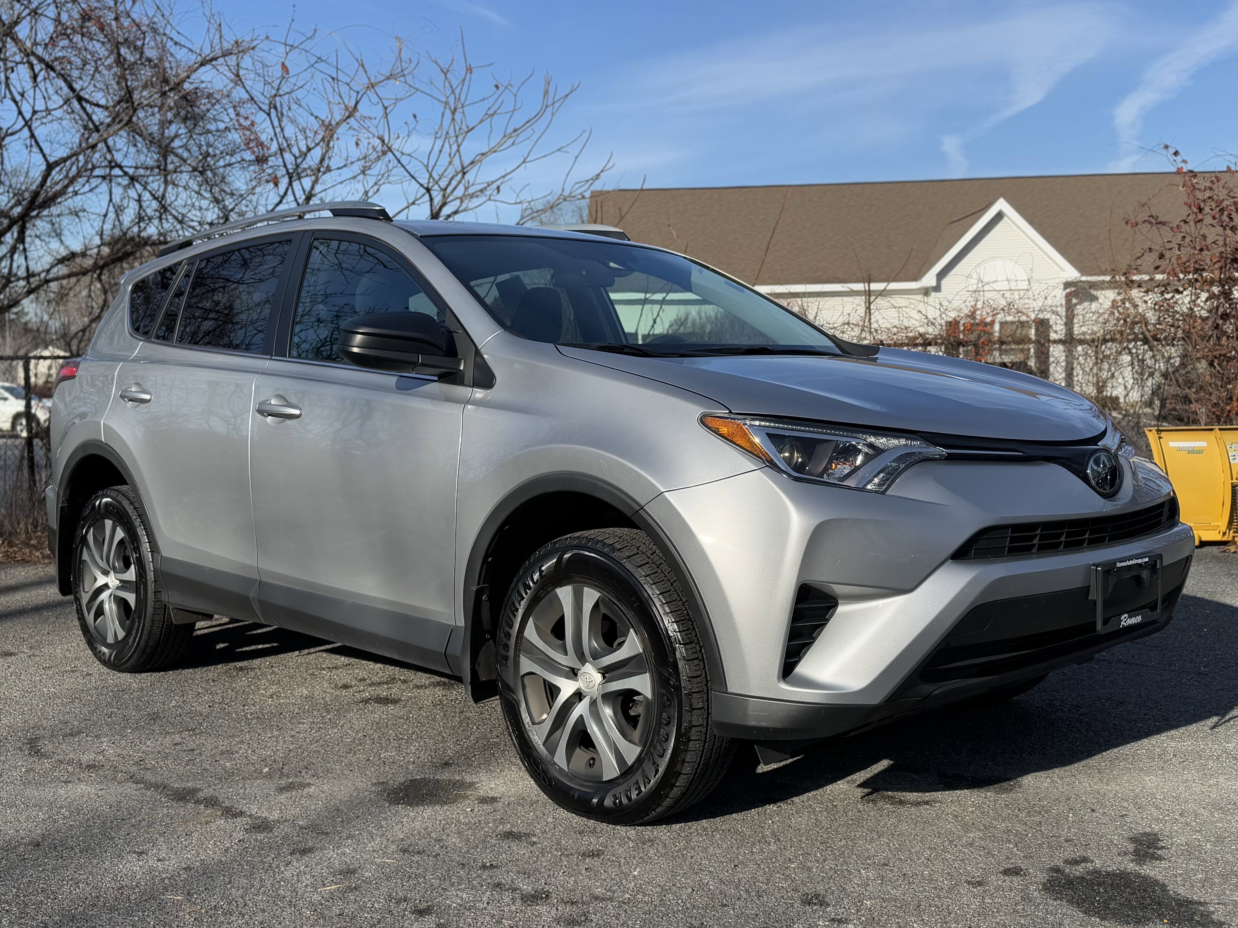 Used 2018 Toyota RAV4 LE image 11