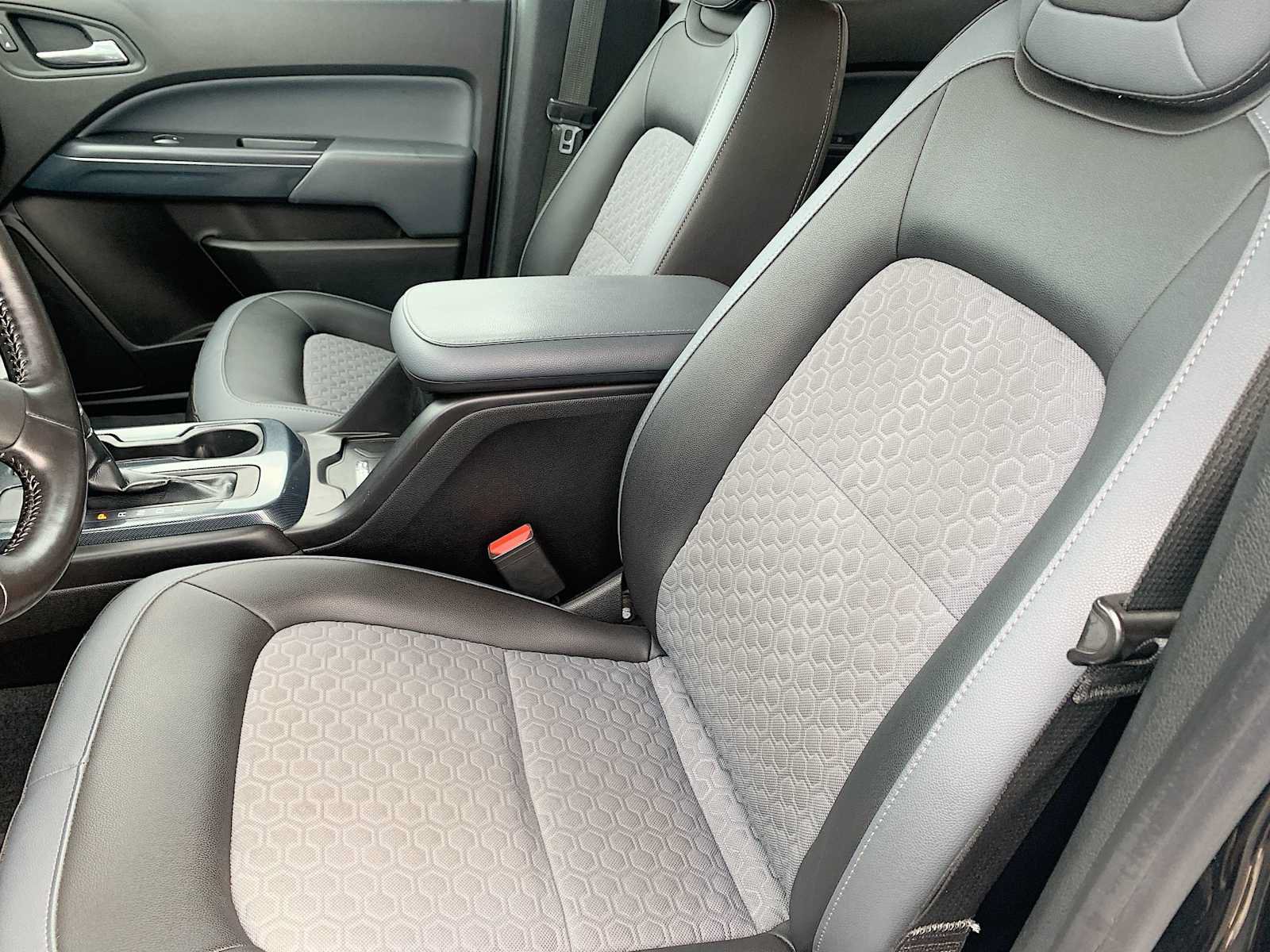 Used 2019 Chevrolet Colorado Z71 w/ Z71 Midnight Edition AWD/4WD image 17