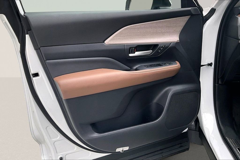 Used 2026 Toyota Grand Highlander Platinum image 18