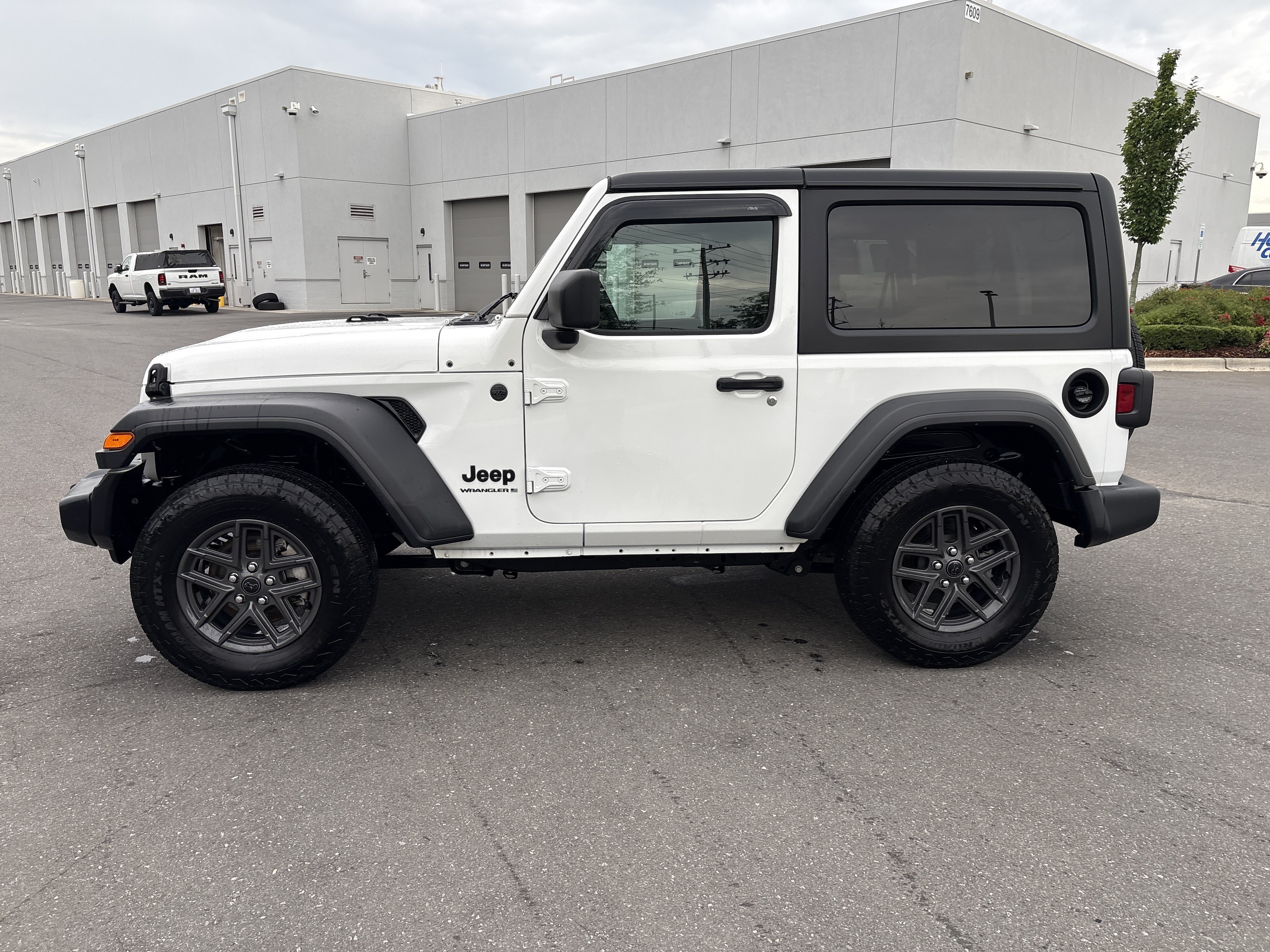 Used 2024 Jeep Wrangler Sport AWD/4WD image 6