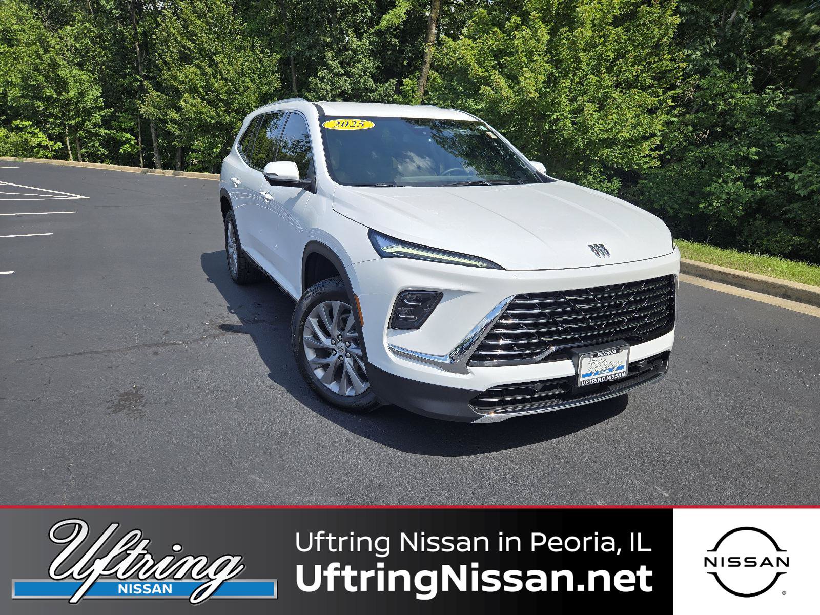 Used 2025 Buick Enclave Preferred FWD image 1