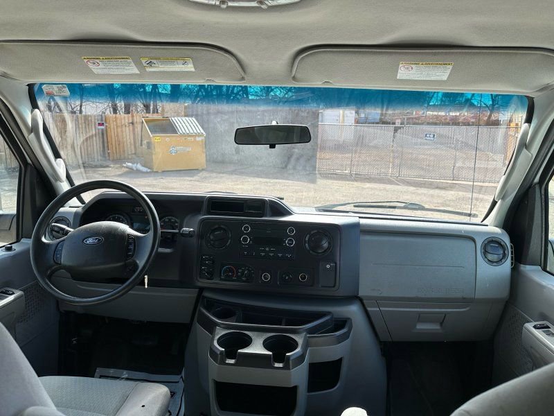 Used 2011 Ford E-350 and Econoline 350 XLT RWD image 16