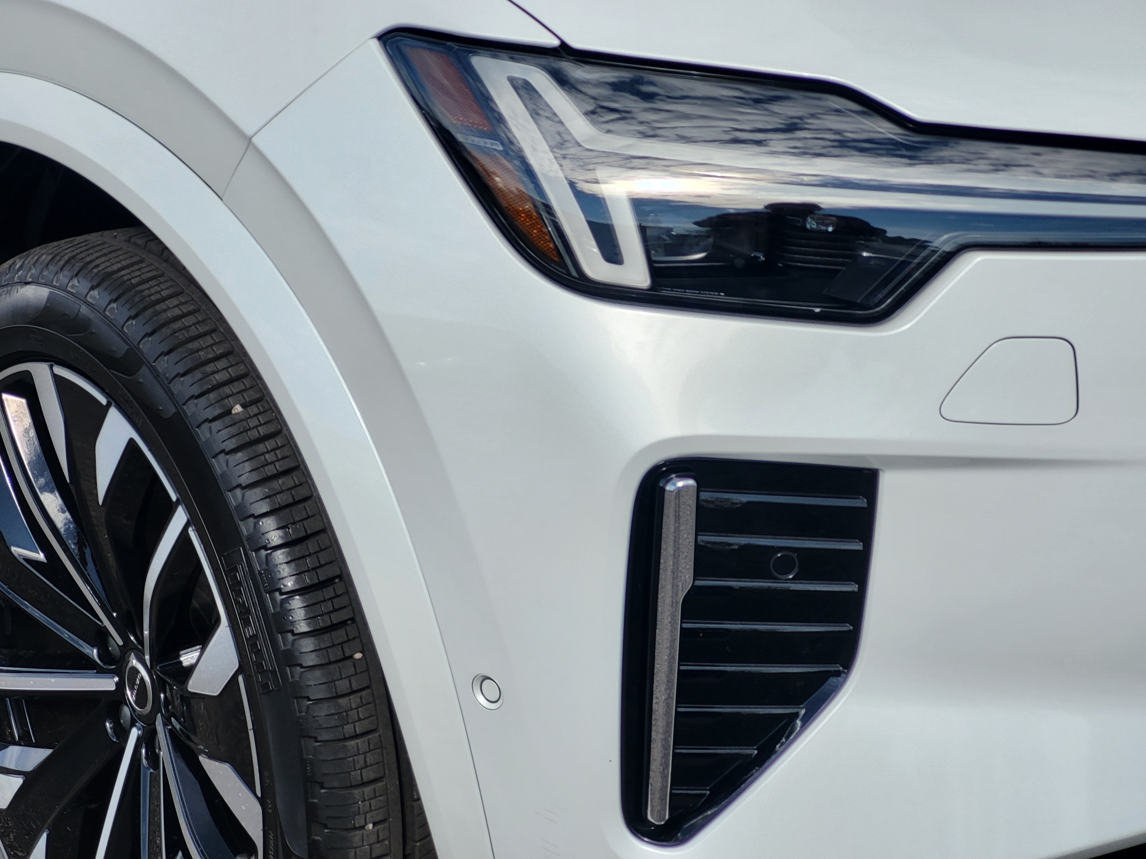 New 2026 Volvo XC90 B6 Plus w/ Protection Package AWD/4WD image 5