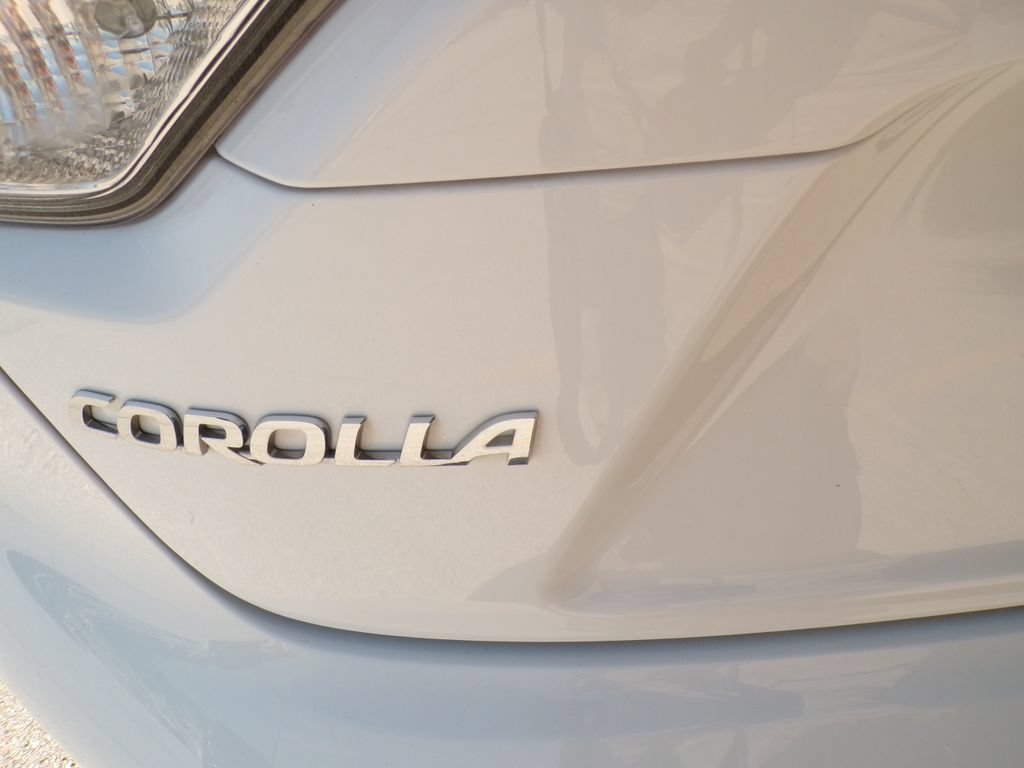 Used 2021 Toyota Corolla LE FWD image 17