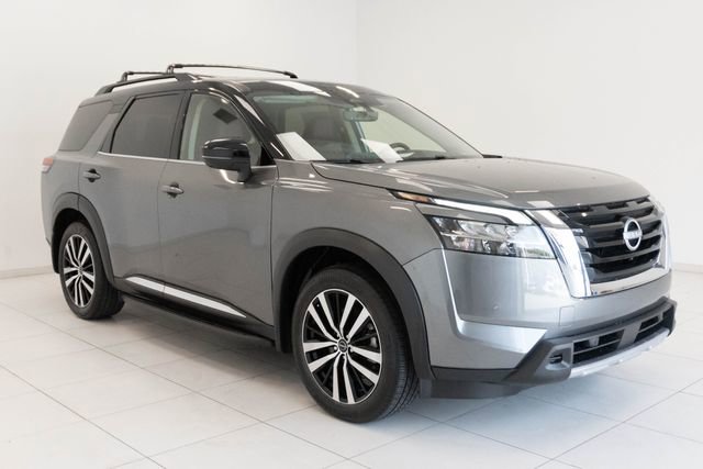 Used 2023 Nissan Pathfinder Platinum w/ Cargo Package image 7